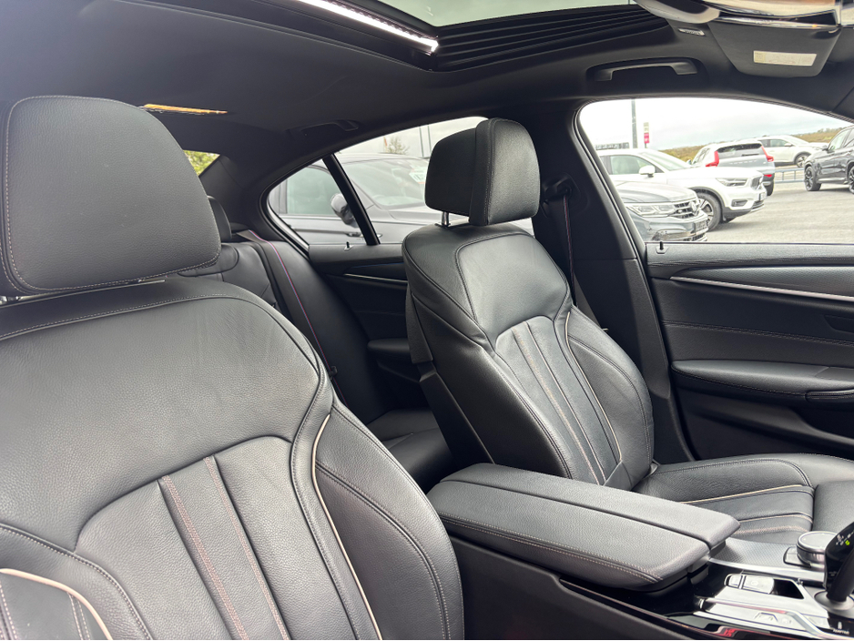 2022 BMW 5 Series - image 15