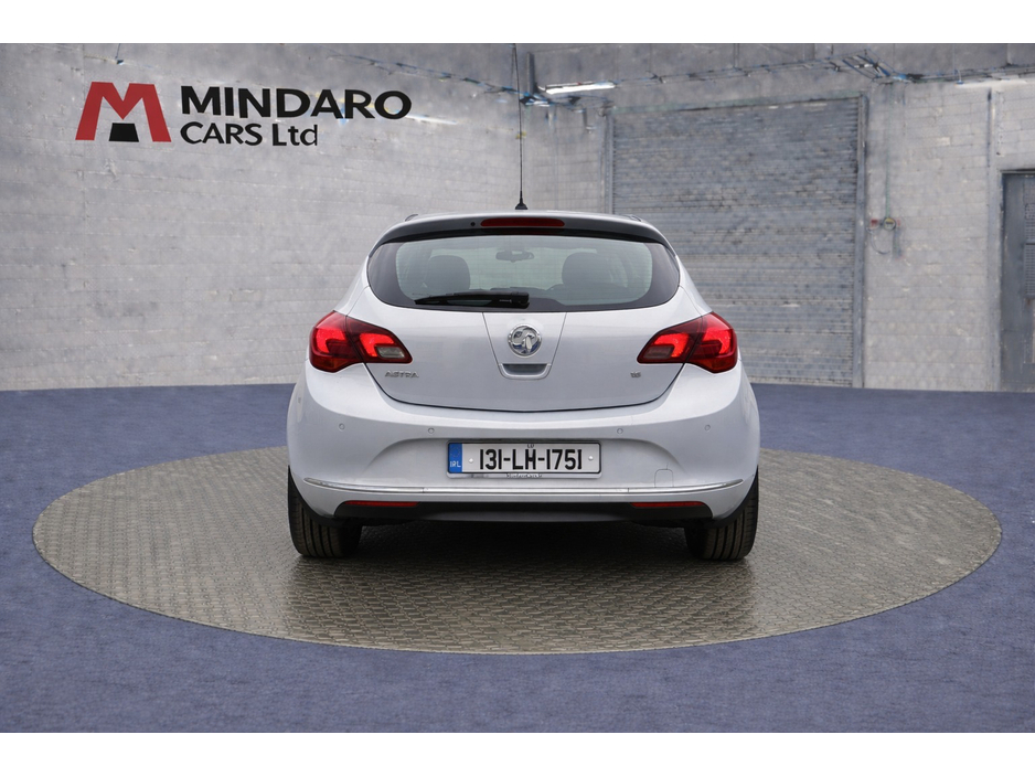 2013 Opel Astra - image 5