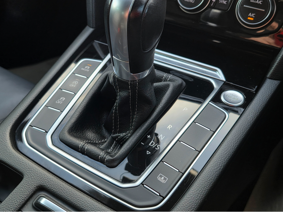 2016 Volkswagen Passat ( 162 REG 2.0 TSI R-LINE FULL LEATHER SEATS ELECTRIC HEATED SEATS SAT-NAV REV CAMERA BLIND-SPOT CARPLAY ANDROID AUTO €19,950