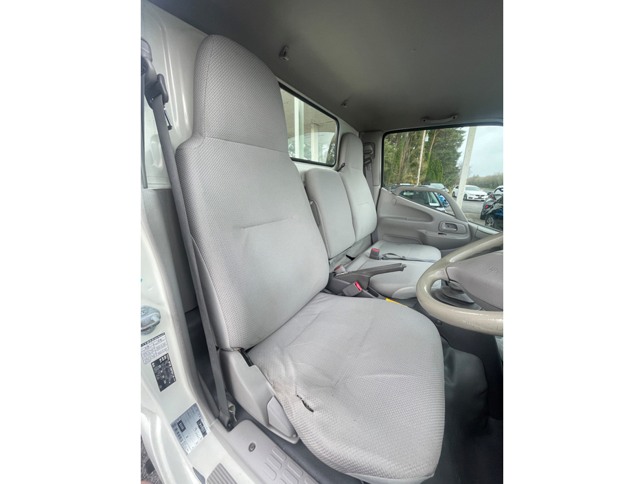 2013 Toyota DYNA - image 12