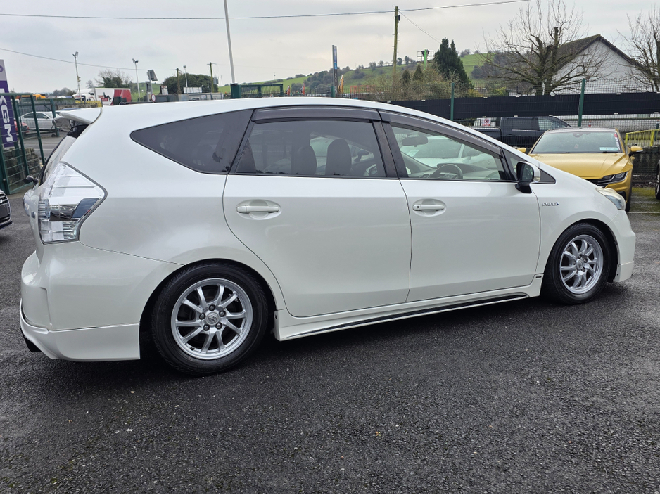 2014 Toyota Prius Alpha (7 Seater) - SELF CHARGING HYBRID -ALLOYS - REVERSE CAMERA - SIMI DEALER - LOW ROAD TAX BAND €14,450