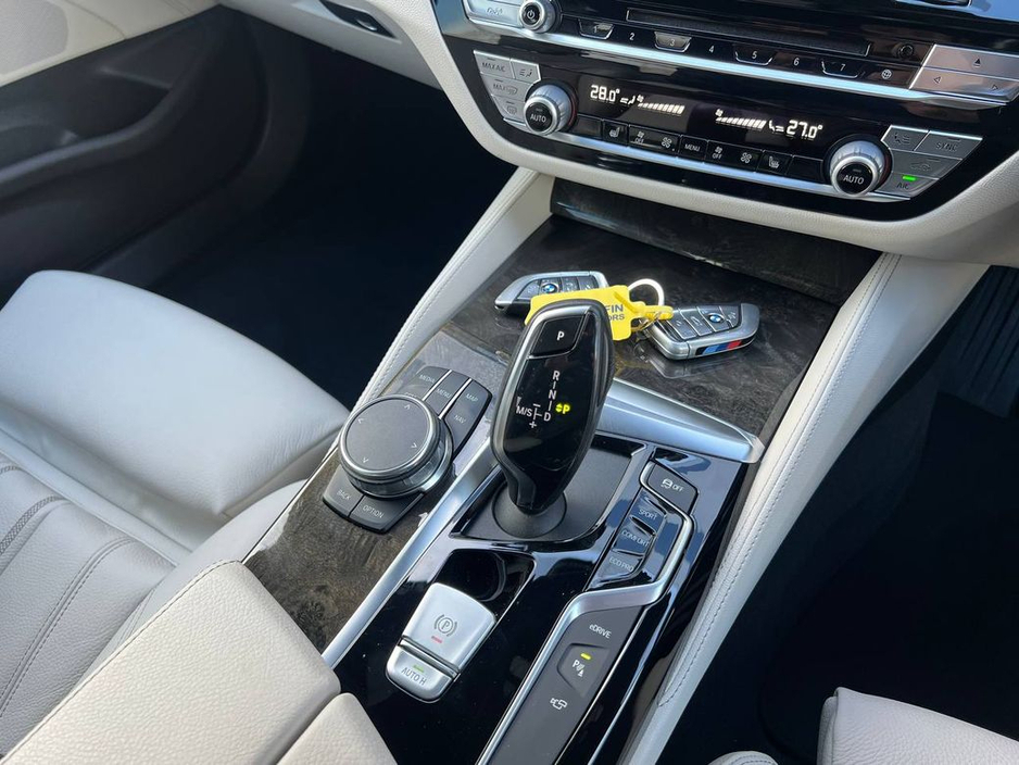 2019 BMW 5 Series 530e M-SPORT COMPETITION 2.0 HYBRID * HUGE SPEC * // VERY LOW MILEAGE // FULL SERVICE HISTORY // LEATHER M-SPORT INTERIOR €31,950