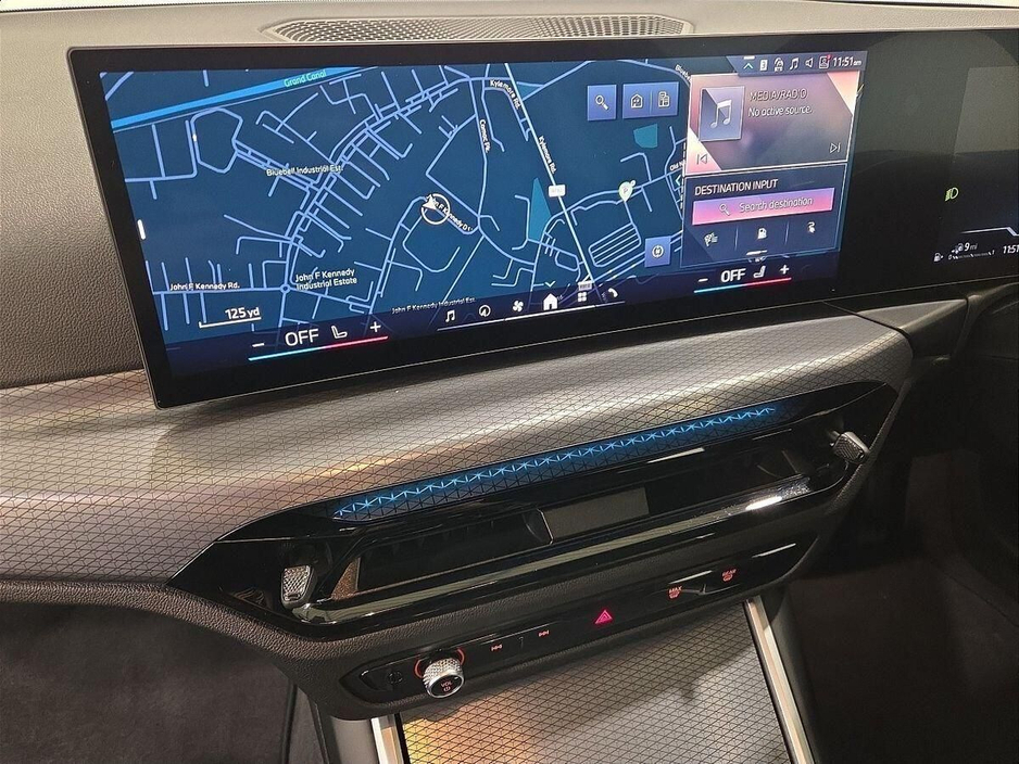 2025 BMW 3 Series - image 8