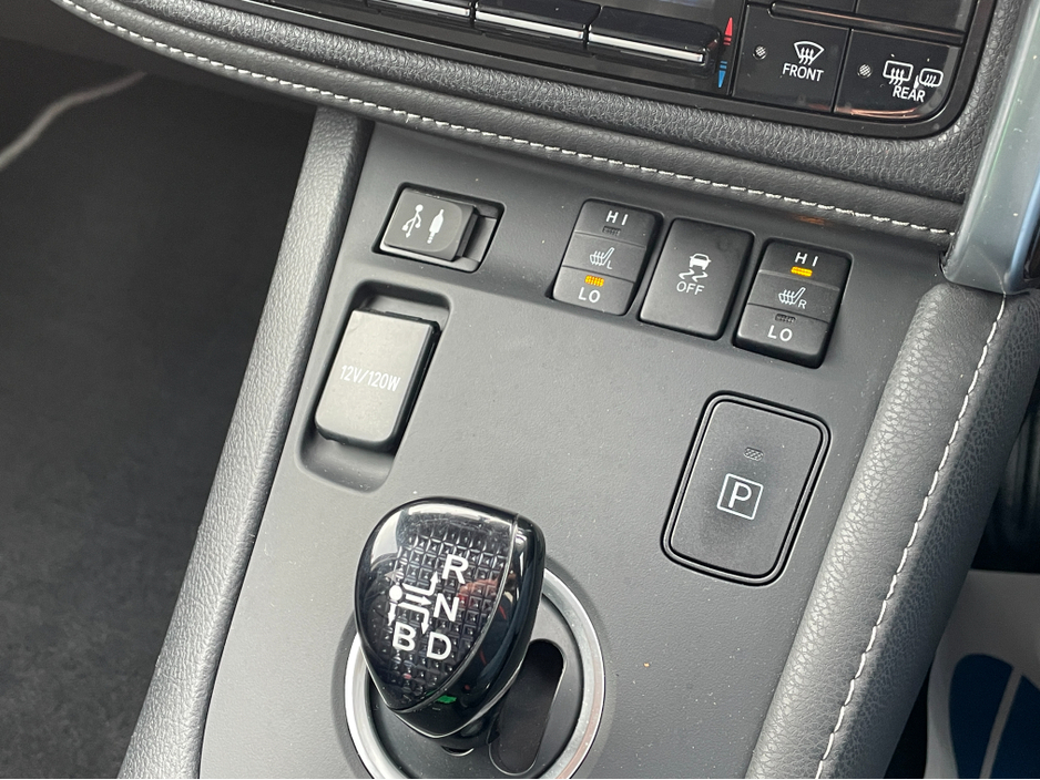 2018 Toyota Auris - image 12