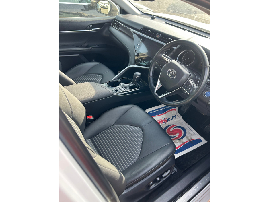 2020 Toyota Camry - image 7