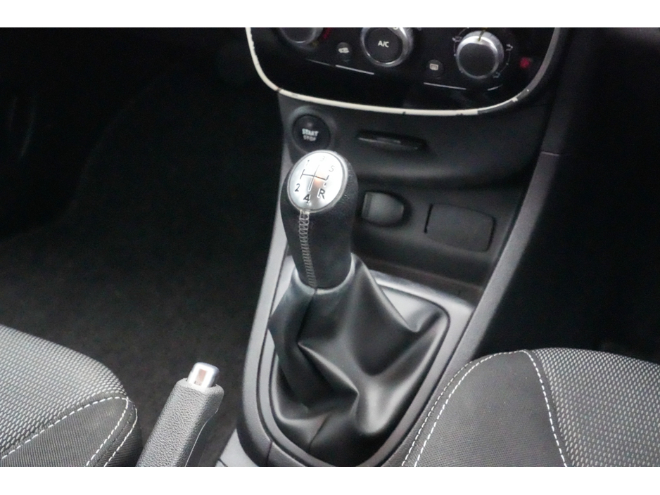 2016 Renault Clio - image 16