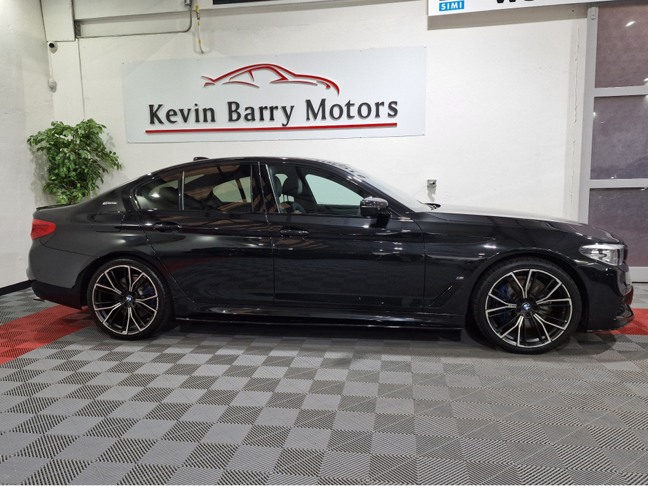 2019 BMW 5 Series 530E (M PERFORMANCE KIT) M SPORT AUTOMATIC **TOP SPEC / 20" ALLOYS / BLUETOOTH INTEGRATION / CRUISE CONTROL / FRONT & REAR PARKING ASSIST / FULL BLACK LEATHER / HEATED FRONT SEATS / SAT NAV** €25,900