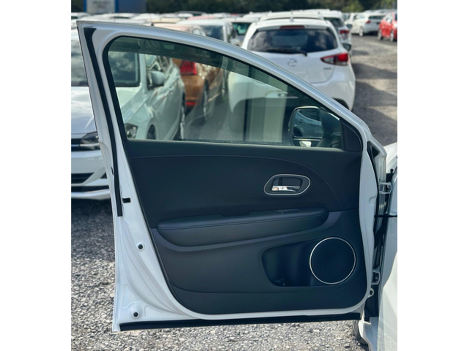 2017 Honda Vezel - image 12