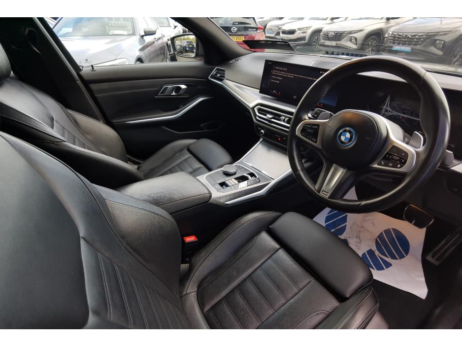 2022 BMW 3 Series - image 8