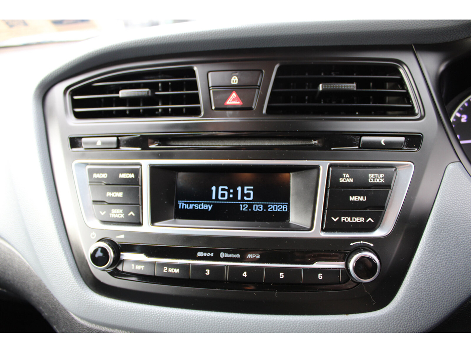 2017 Hyundai i20 - image 17