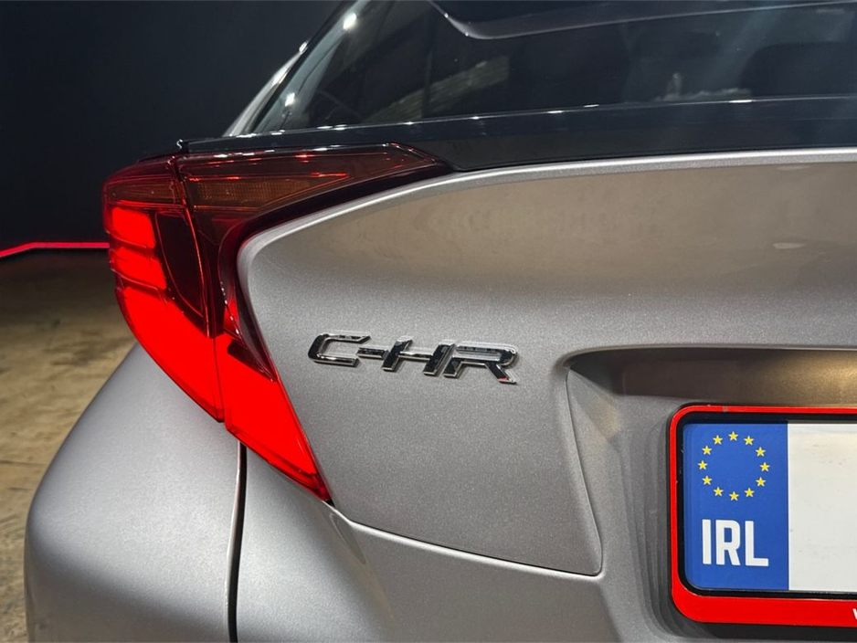 2020 Toyota C-HR - image 12