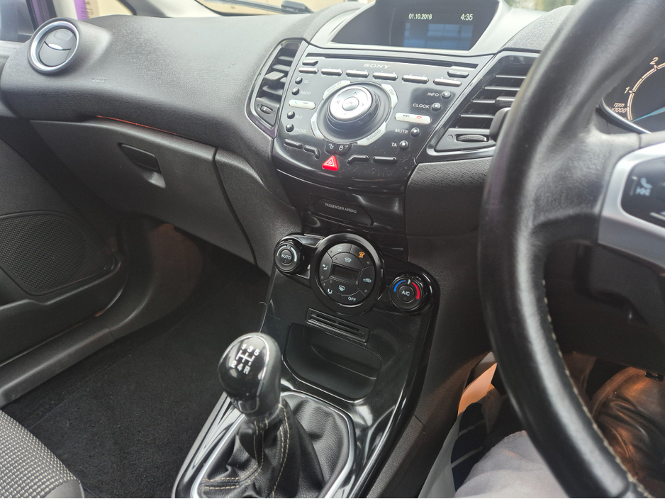 2016 Ford Fiesta - image 11