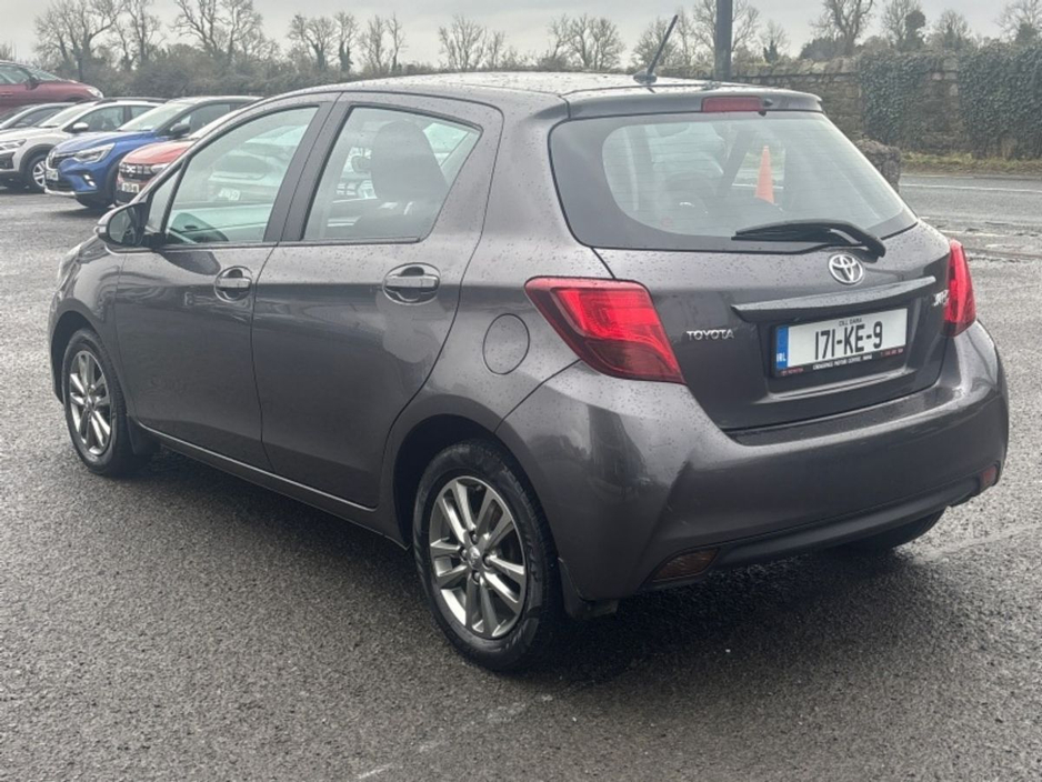 2017 Toyota Yaris - image 5