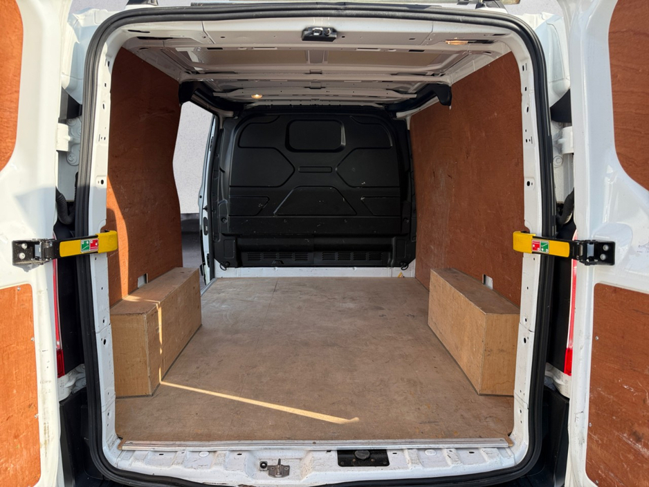 2023 Ford Transit Custom - image 6