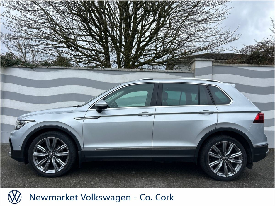 2023 Volkswagen Tiguan - image 24