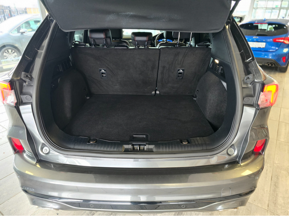 2021 Ford Kuga - image 4