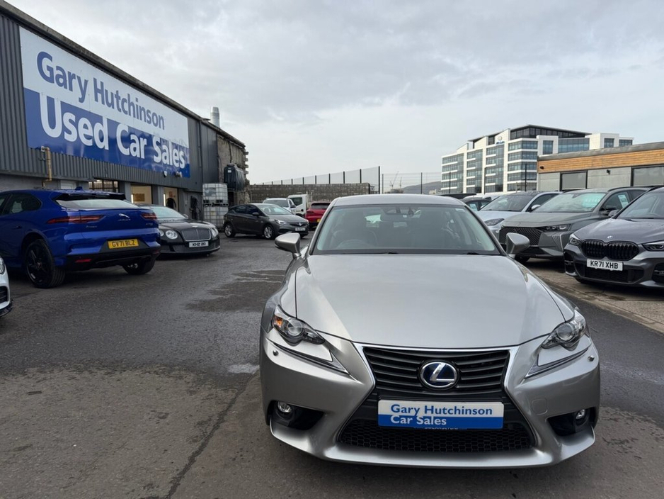 2016 Lexus IS 300 h - image 13