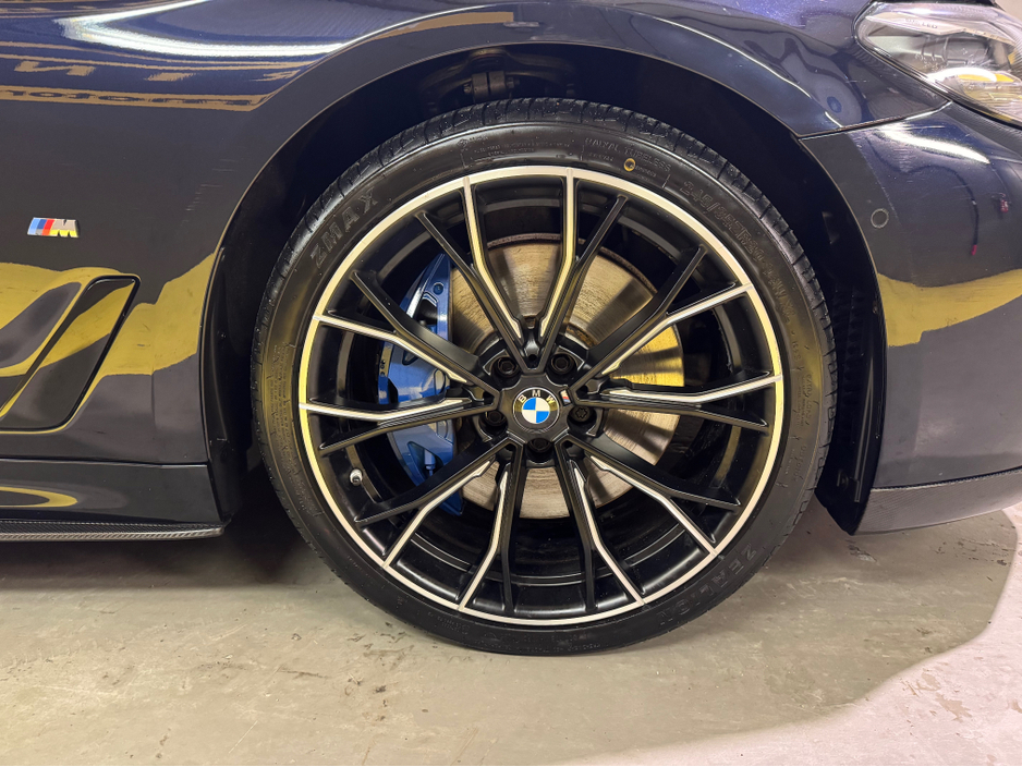 2022 BMW 5 Series - image 30