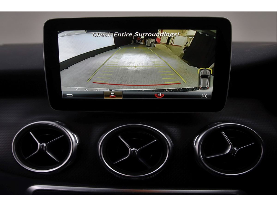 2017 Mercedes-Benz GLA Class GLA 180 *HALF LEATHER*REVERSE CAM*PARK SENSORS* €20,490