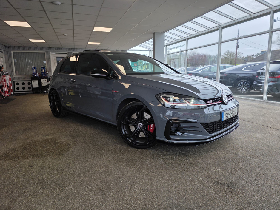 2019 Volkswagen Golf - image 2