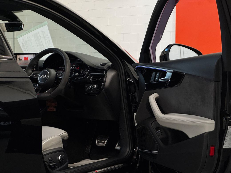 2022 Audi RS4 - image 23