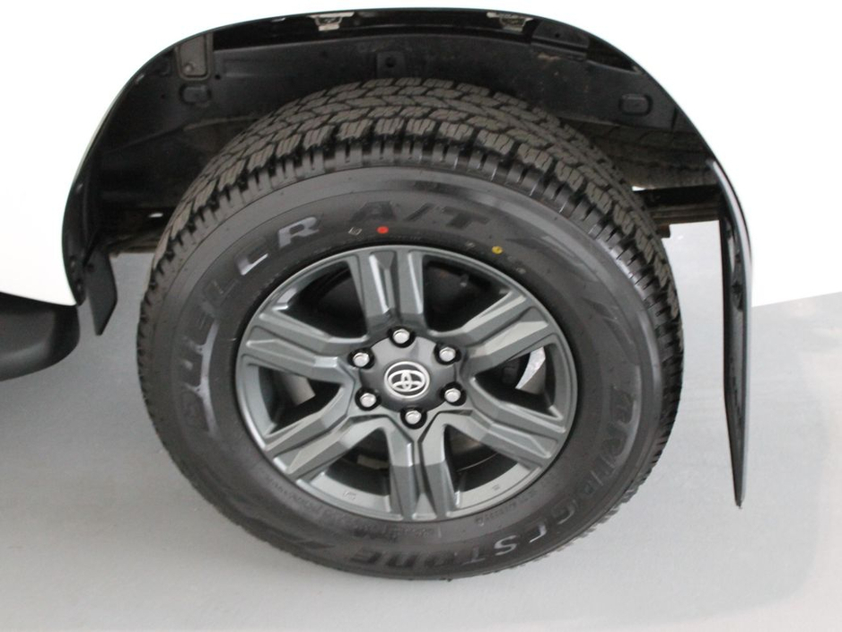 2024 Toyota Hilux - image 28