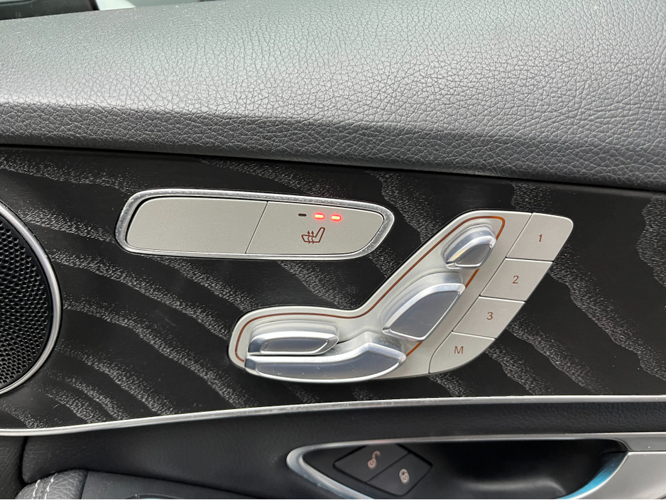 2017 Mercedes-Benz C Class 2017 MERCEDES-BENZ C220D LAUREUS EDITION 2.2 AUTOMATIC / CRUISE CONTROL / REVERSE CAMERA / ELECTRIC MEMORY & HEATED SEATS / PADDLE SHIFTERS / AMBIENT LIGHTS AND MORE