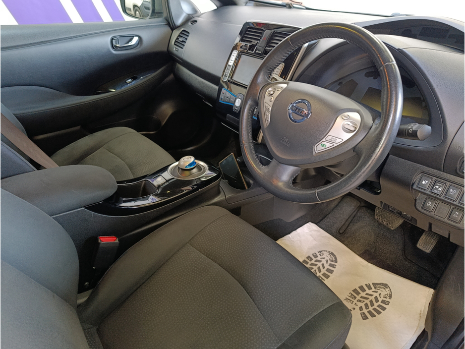 2016 Nissan Leaf - image 13