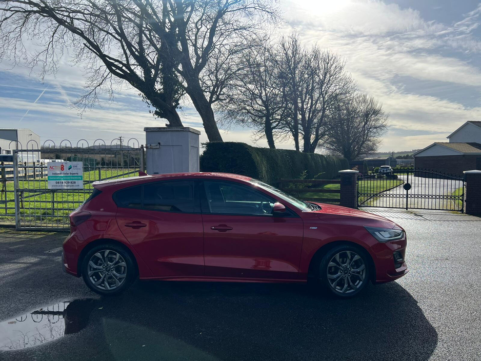 2025 Ford Focus - image 3