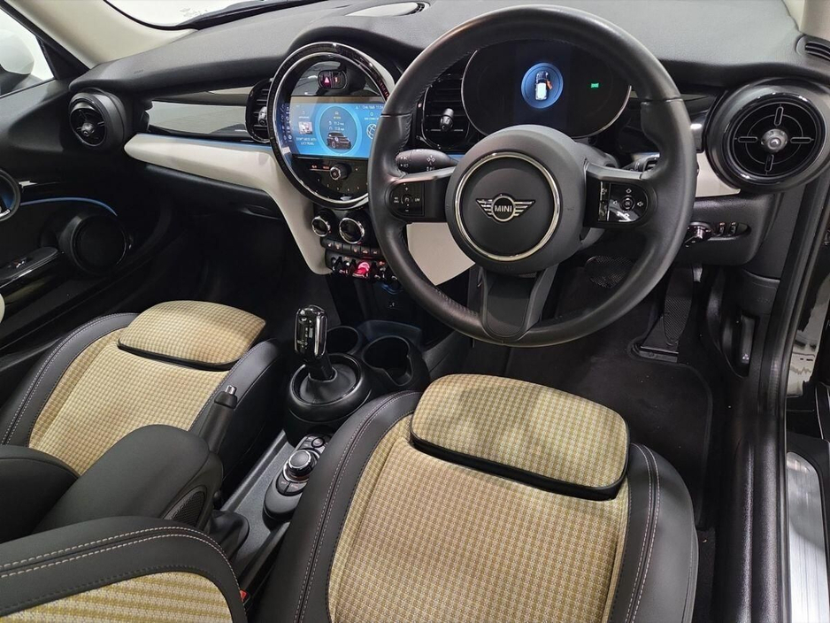 2024 MINI Hatch - image 6