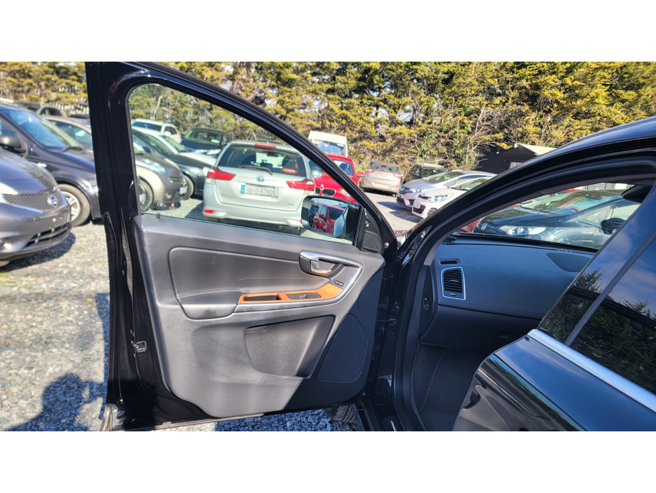 2016 Volvo XC60 - image 15