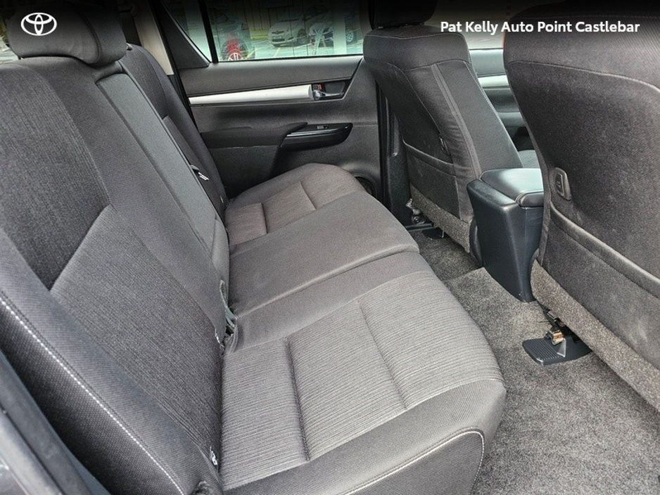 2024 Toyota Hilux - image 12