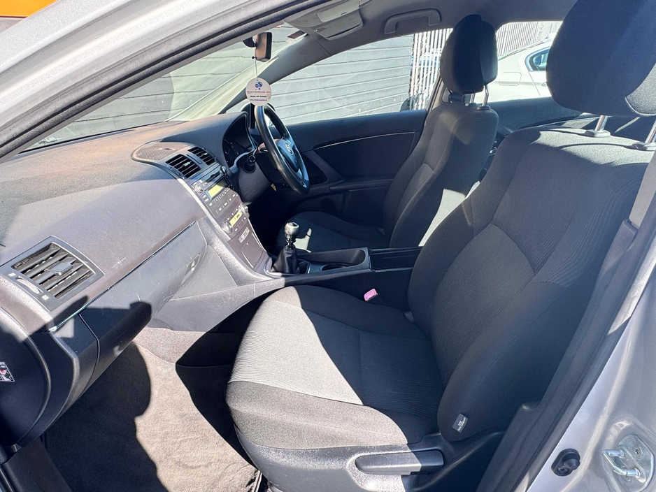 2009 Toyota Avensis - image 9