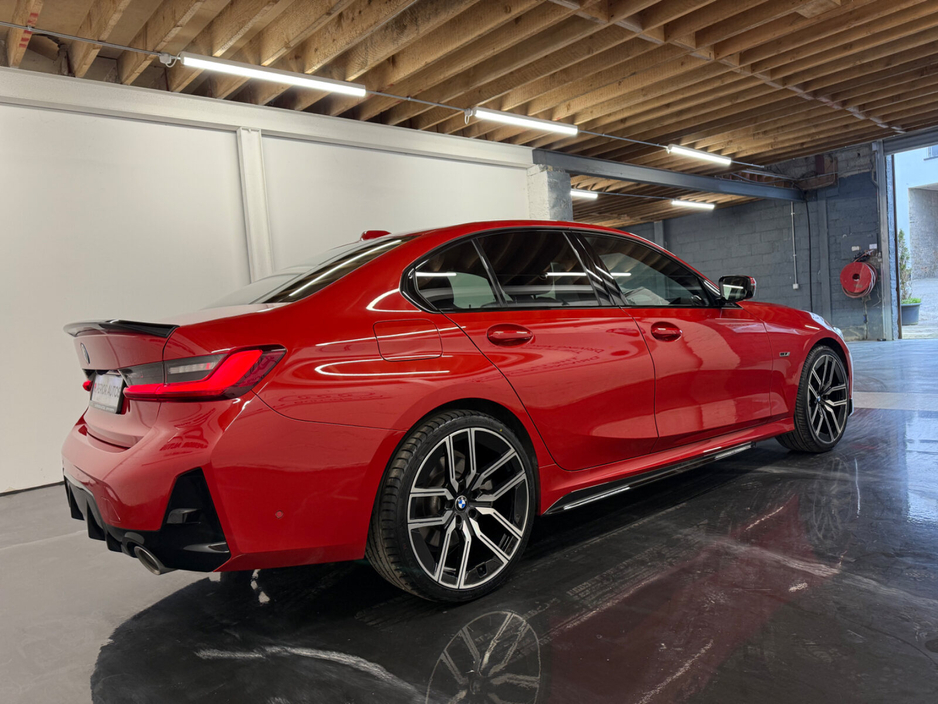 2023 BMW 3 Series - image 7