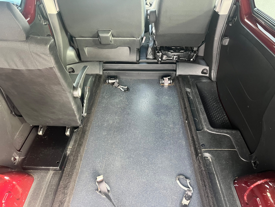 2023 Renault Trafic Passenger - image 11