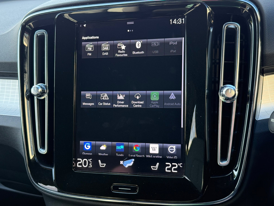 2023 Volvo XC40 - image 18