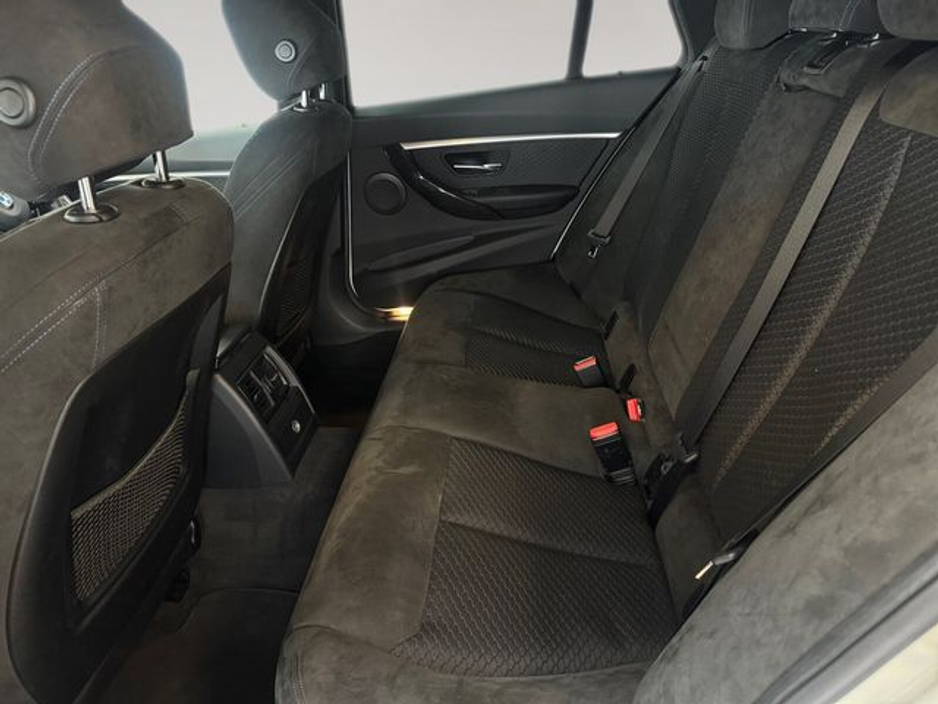 2016 BMW 3 Series - image 15