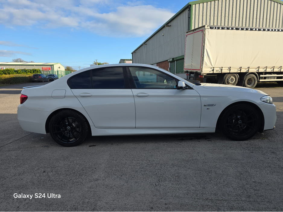 2015 BMW 5 Series - image 6