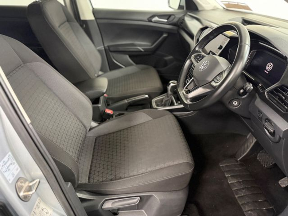 2023 Volkswagen T-Cross - image 8