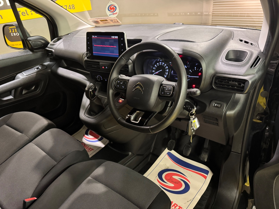 2021 Citroen Berlingo - image 10