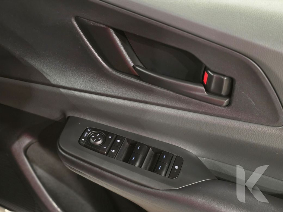 2023 Toyota Prius - image 23