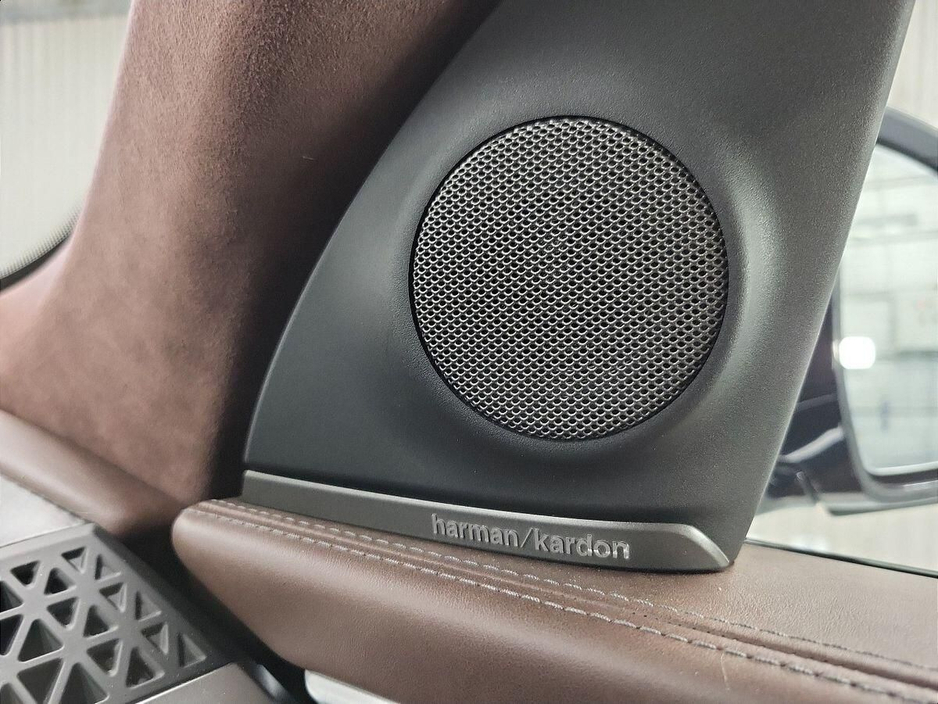 2025 BMW XM - image 22