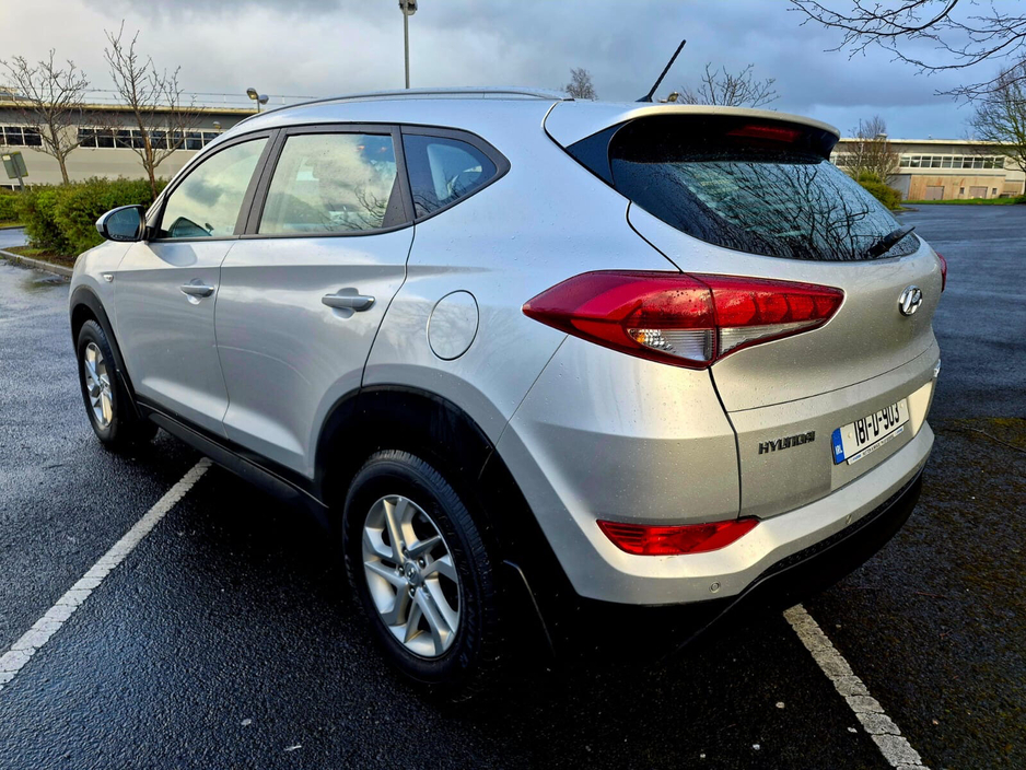 2018 Hyundai Tucson - image 2
