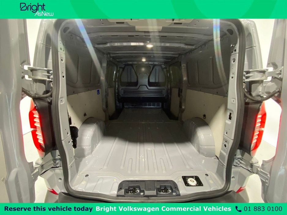2025 Volkswagen Transporter - image 18