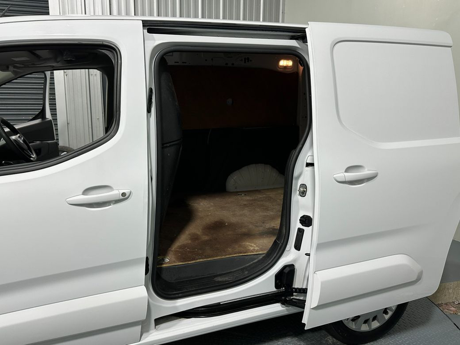 2023 Opel Combo Pro 100 BHP* High Spec* €17,800