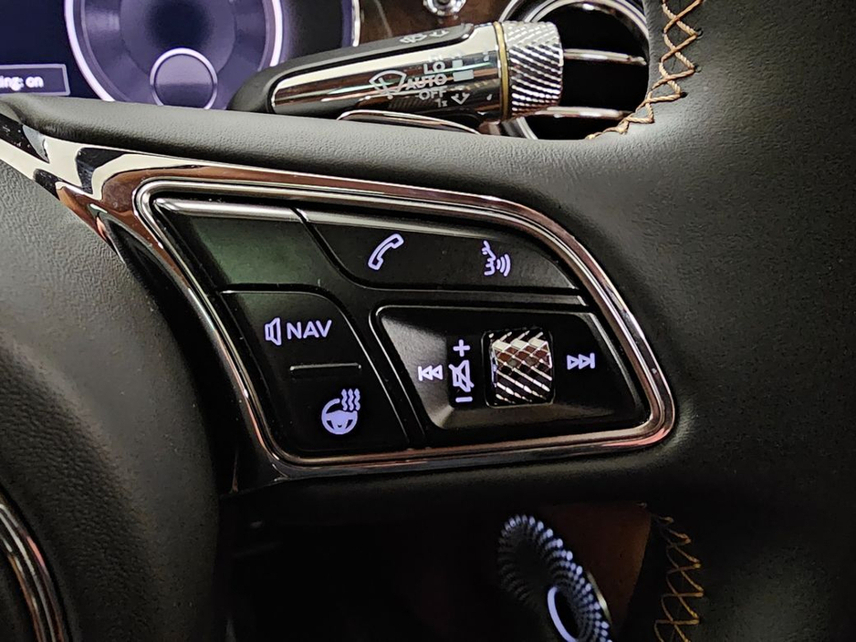 2022 Bentley Flying Spur V6 Hybrid Auto // Racing Green €164,950