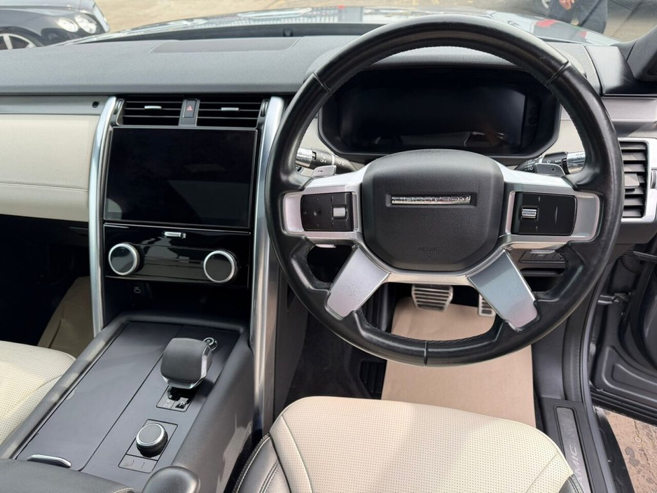 2021 Land Rover Discovery - image 9