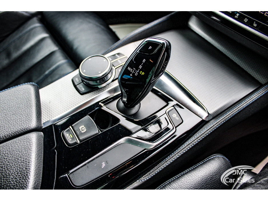 2018 BMW 5 Series - image 17