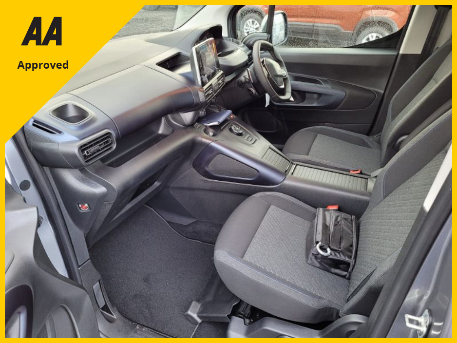 2022 Peugeot Rifter - image 14