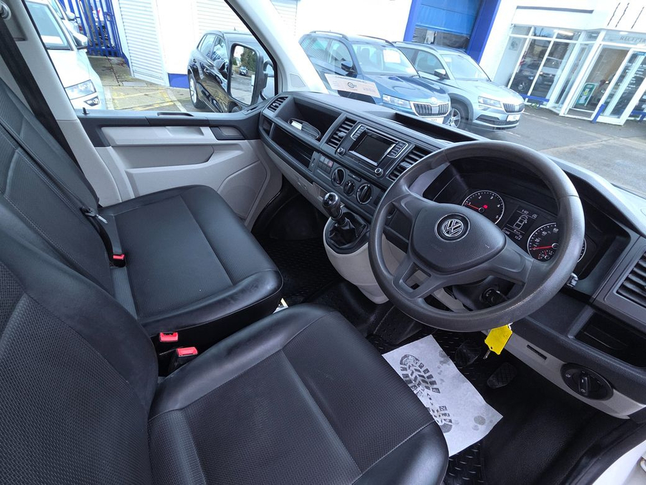 2018 Volkswagen Transporter - image 10